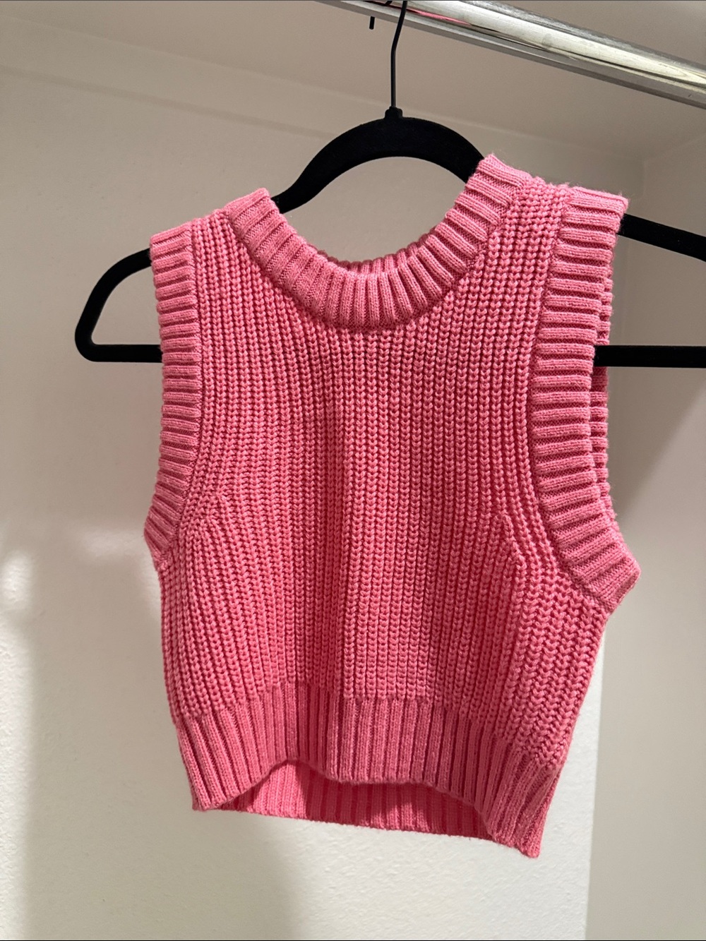 H&M Pink Sleeveless Knit Crewneck Vest